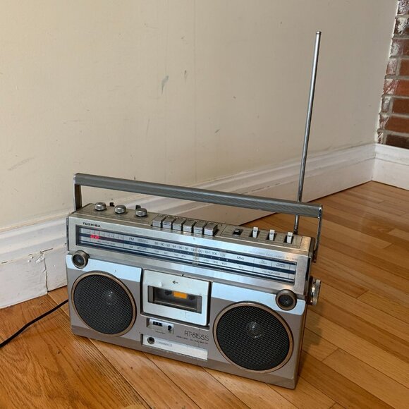 Vintage 1980's Toshiba AM/FM Portable Cassette Radio Recorder Boombox - Picture 3 of 16